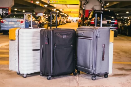 How to Pick the Luggage Set for International Travel?